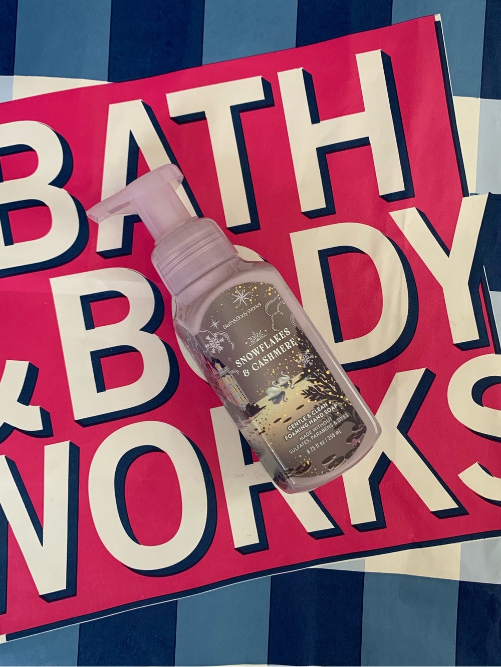 NWT Bath & Body Works Snowflakes & Cashmere Foaming Hand Soap
